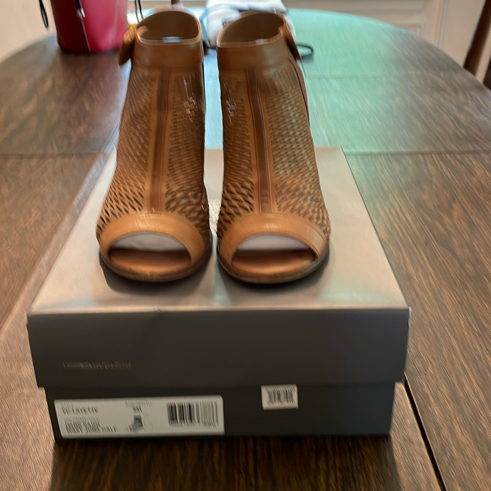 Vince Camuto VC-Lavette Sandals